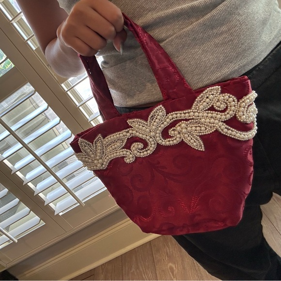 Vintage pearl embellished red bucket bag - Picture 4 of 7